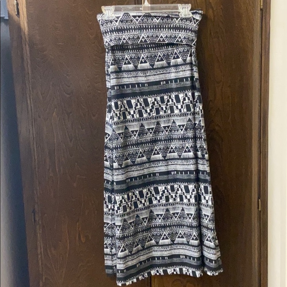 Mossimo black and white maxi skirt